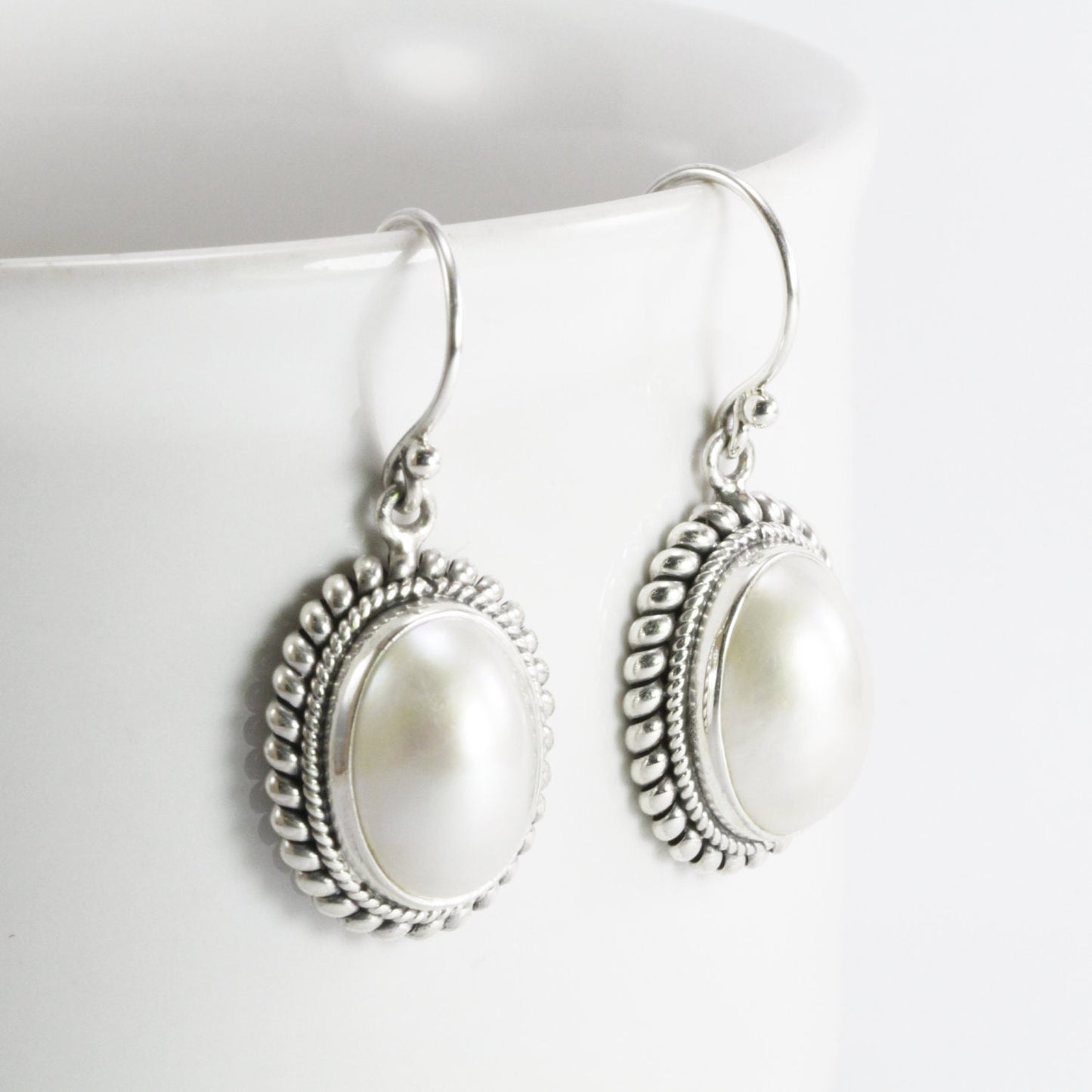 Beautiful dangle drop oval 10*14 mm mabe pearl earrings set in bezel handmade woven cable edge 925 sterling silver, oval pearl earrings