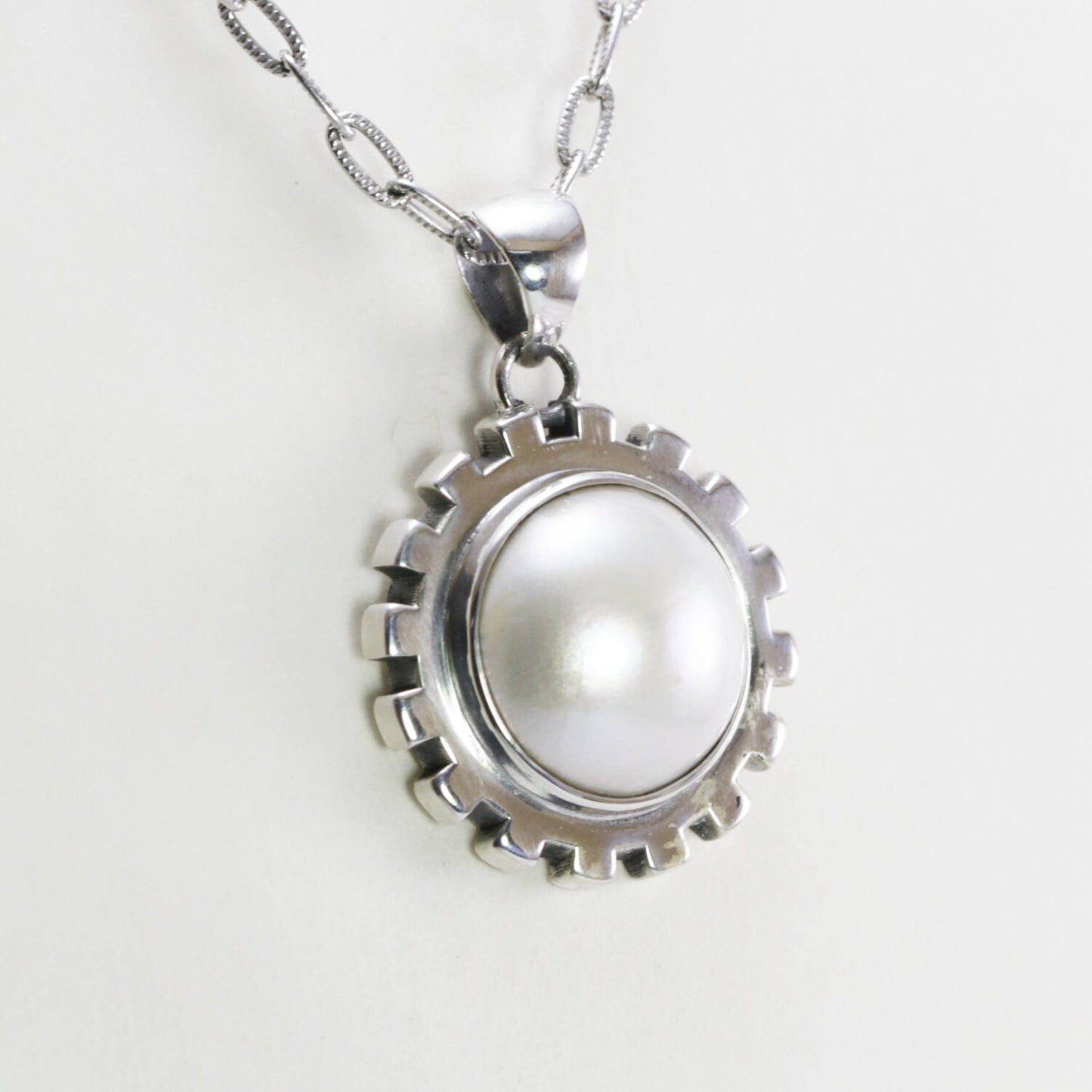 Genuine round 13 mm white Mabe pearl set in handmade 925 sterling silver pendant, gear box silver style pendant with white pearl