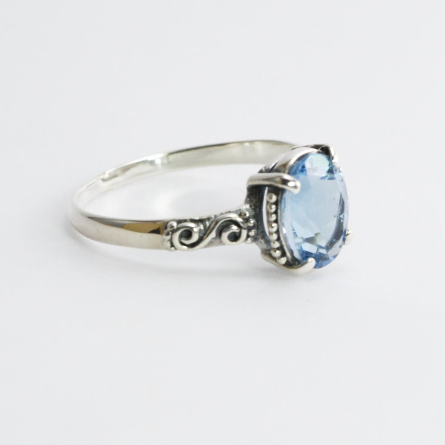 swiss Blue Topaz ring set in 925 sterling silver ring, solitaire ring with swiss blue topaz