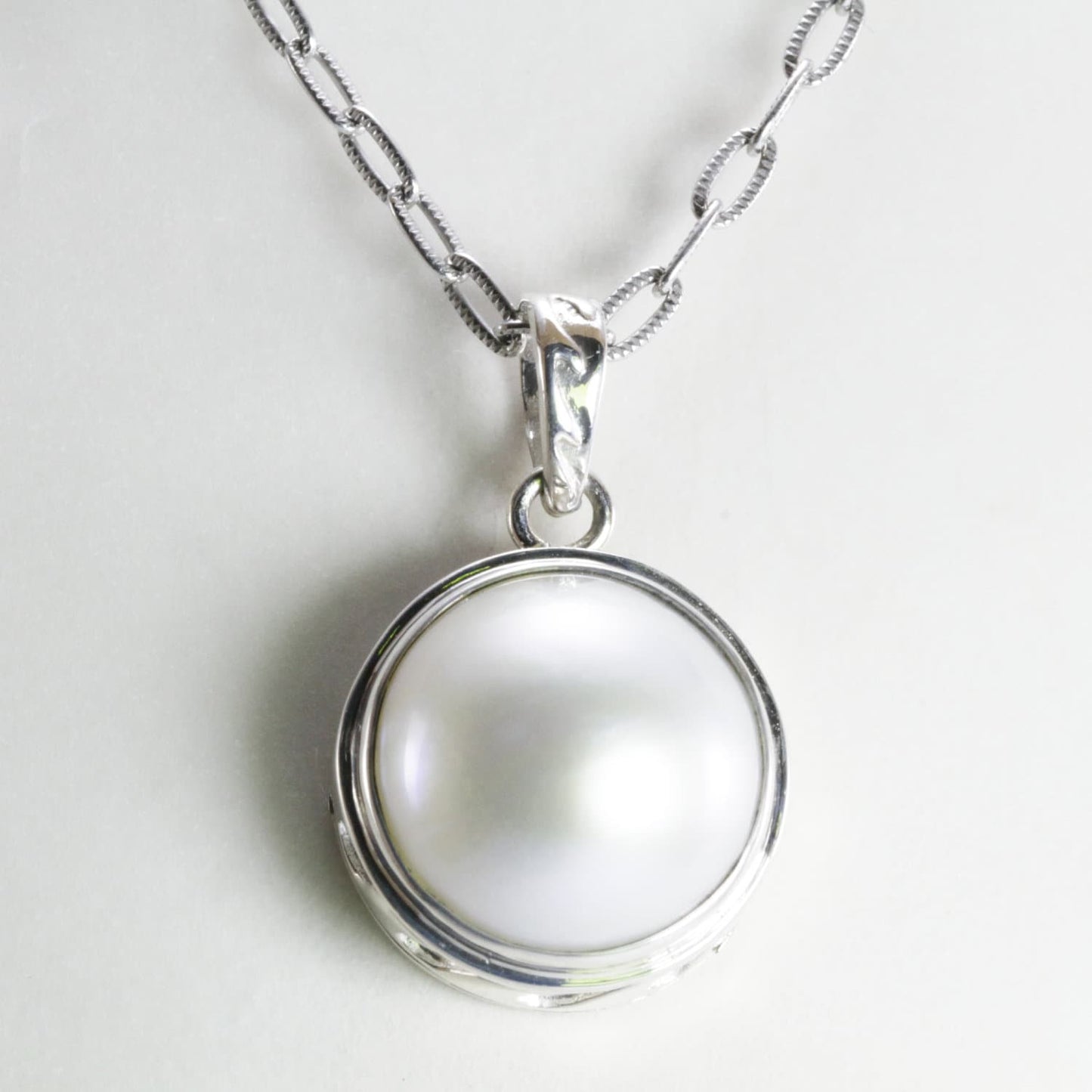 Genuine round 15 MM white Mabe pearl set in 925 sterling silver pendant bezel set decorated with sea wave art carving