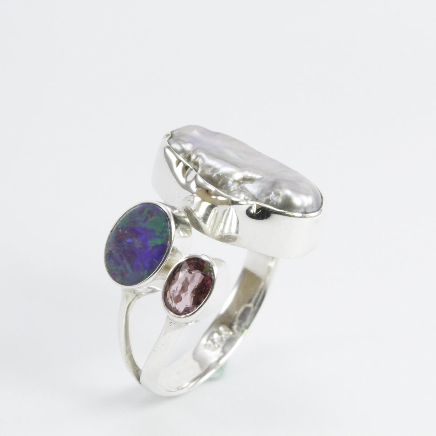 Handmade Freesize ring in 925 sterling silver with natural Baroque Biwa Pearl combined with natural pink Tourmaline and genuine fire opal