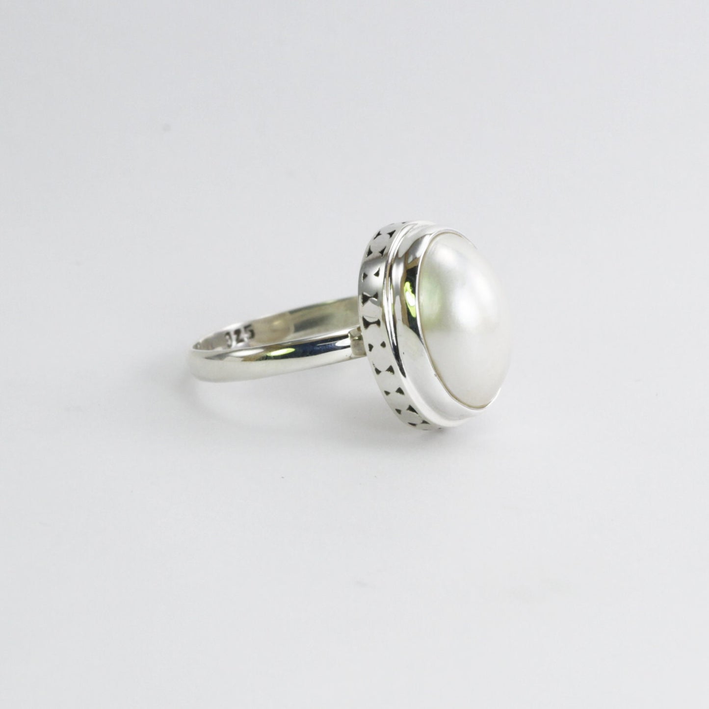 mabe pearl ring oval shape 925 sterling silver 15*10 mm decorated with Round dot ornament