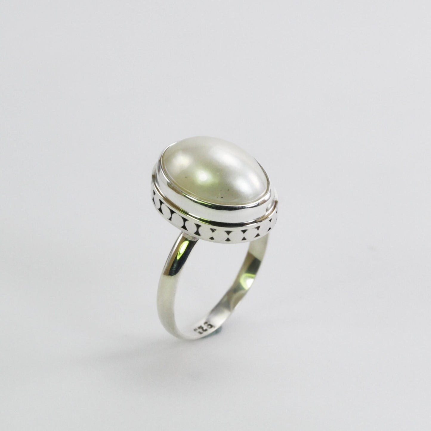 mabe pearl ring oval shape 925 sterling silver 15*10 mm decorated with Round dot ornament