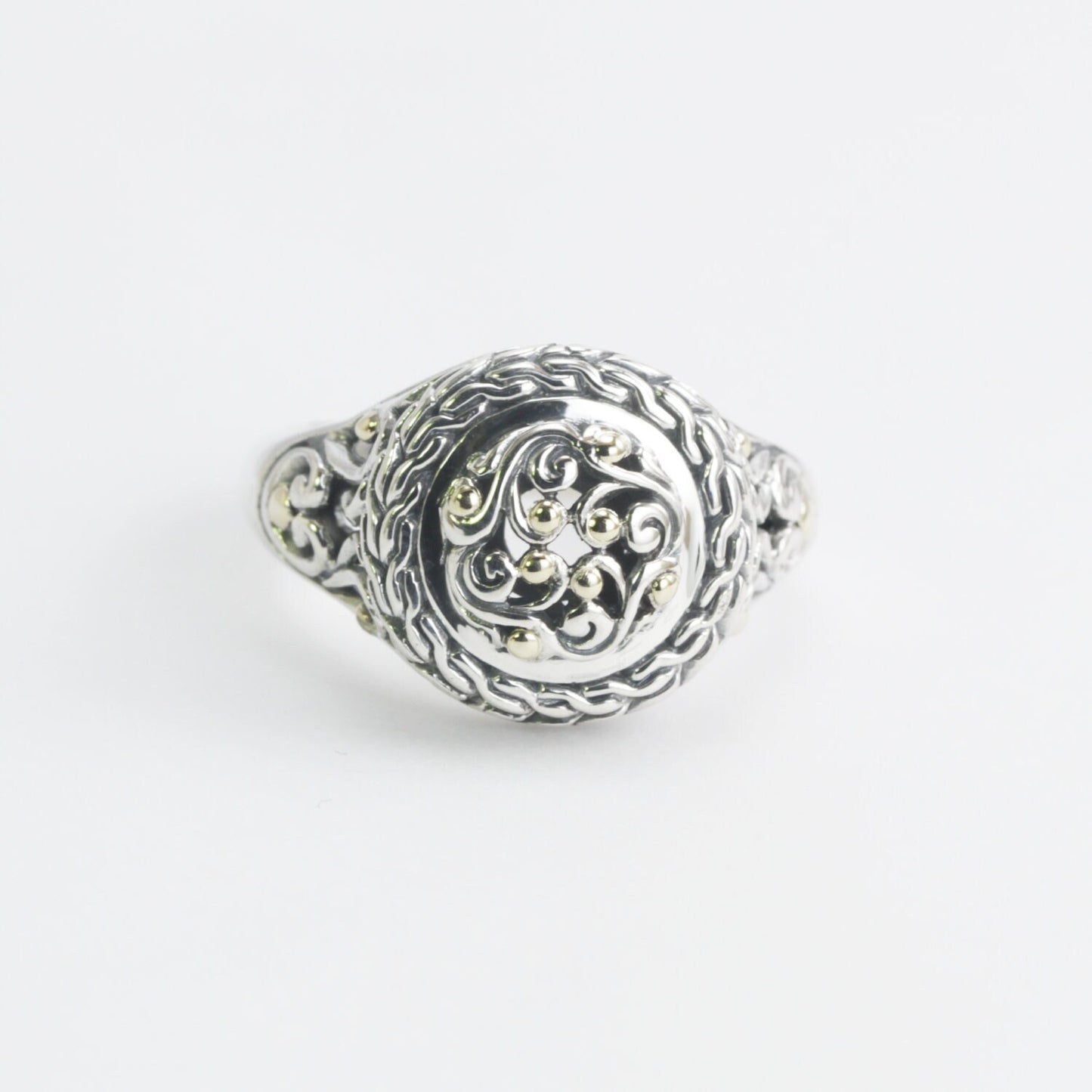 signet ring round 925 sterling silver decorated with open work filigree art and 18K real yellow gold