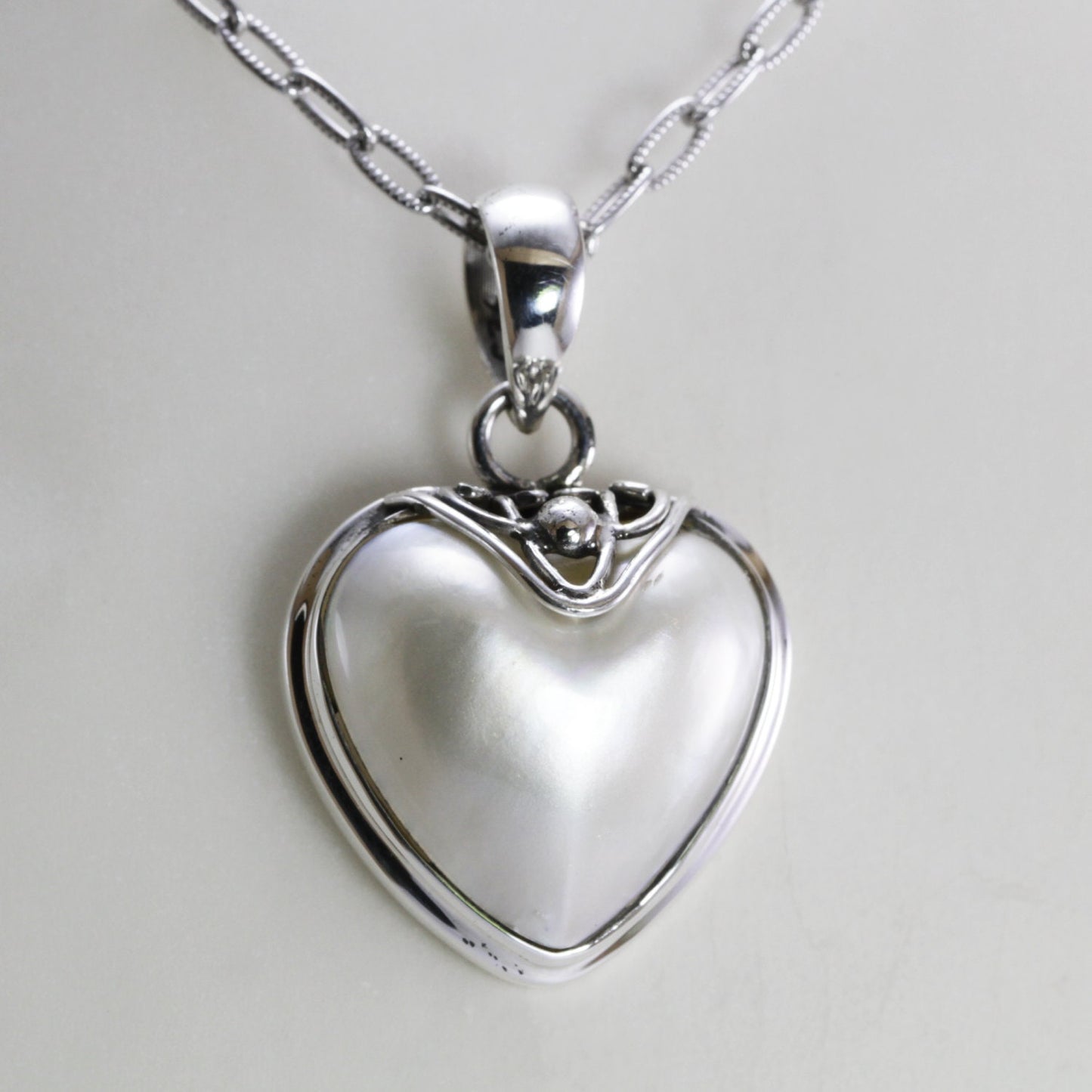 Genuine 19*19 MM heart shape Mabe pearl set in 925 sterling silver pendant bezel set decorated with flower filigree, heart pearl pendant
