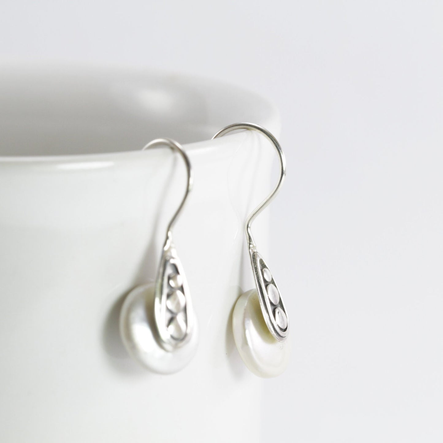 freshwater pearl earrings 925 sterling silver decorated with dot ornament