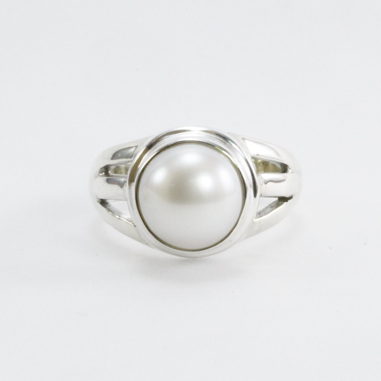 genuine pearl ring set in 925 sterling silver with split shank ring 10 mm round