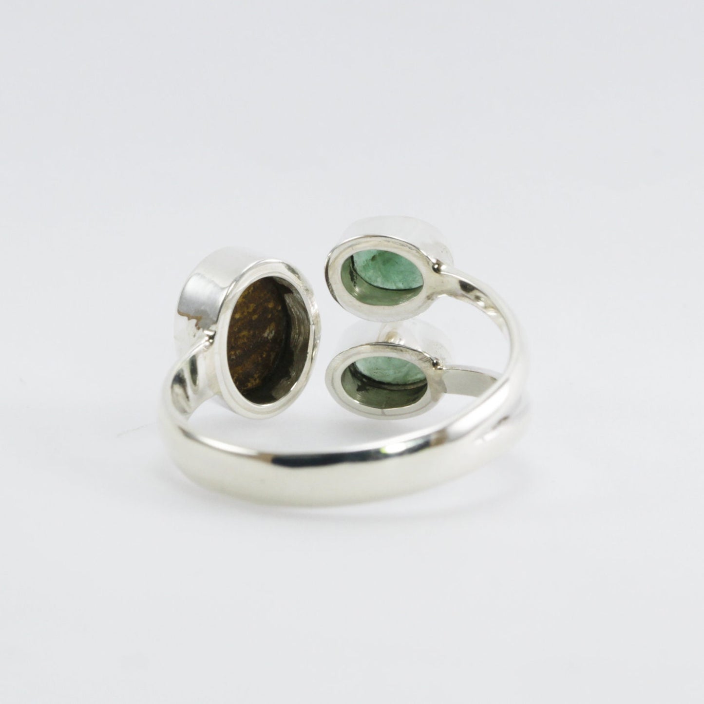 Three stones ring adjustable with fire opal and natural green emerald set in 925 sterling silver split shank style