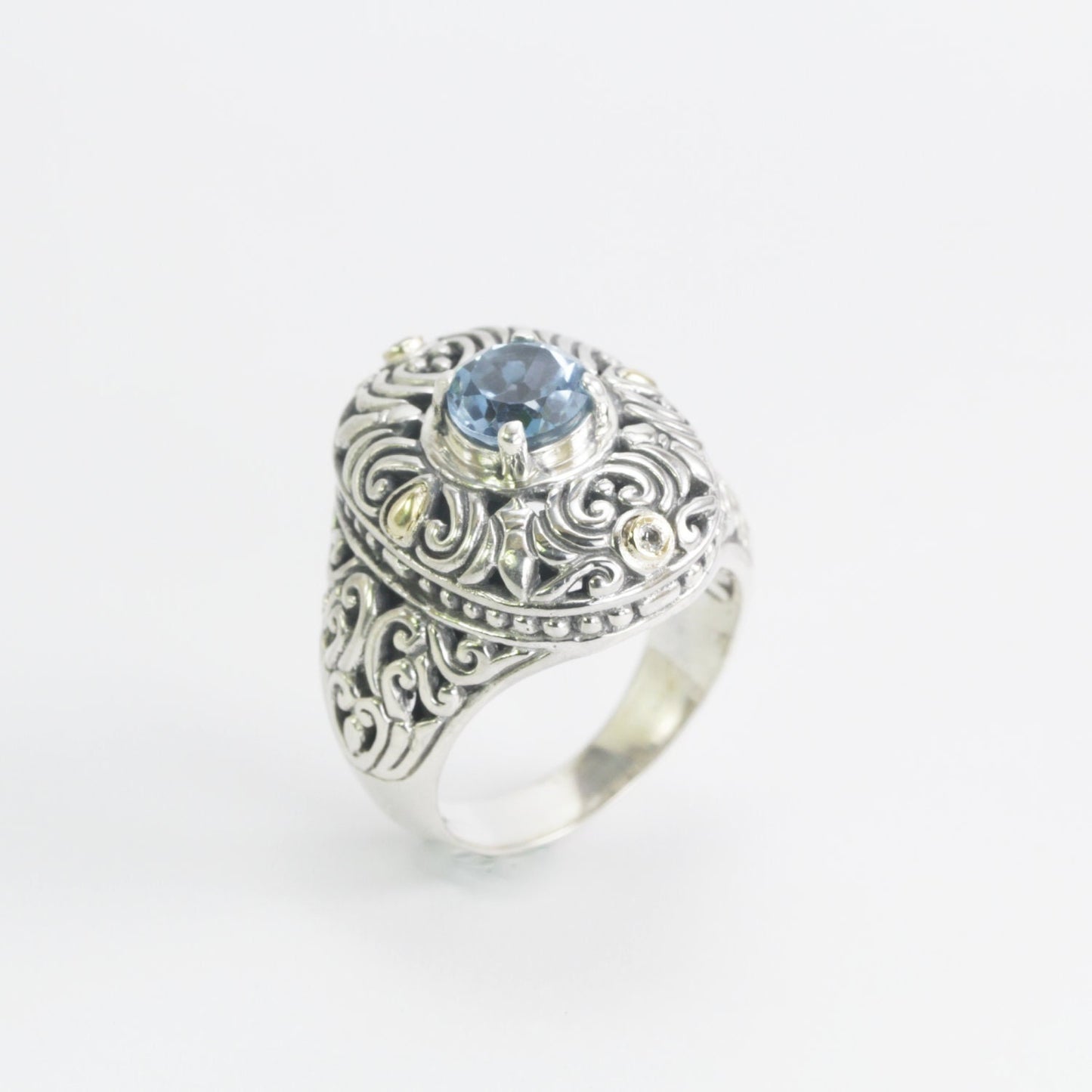 blue topaz ring 925 sterling silver decorated with filigree ornament and 18 K yellow gold