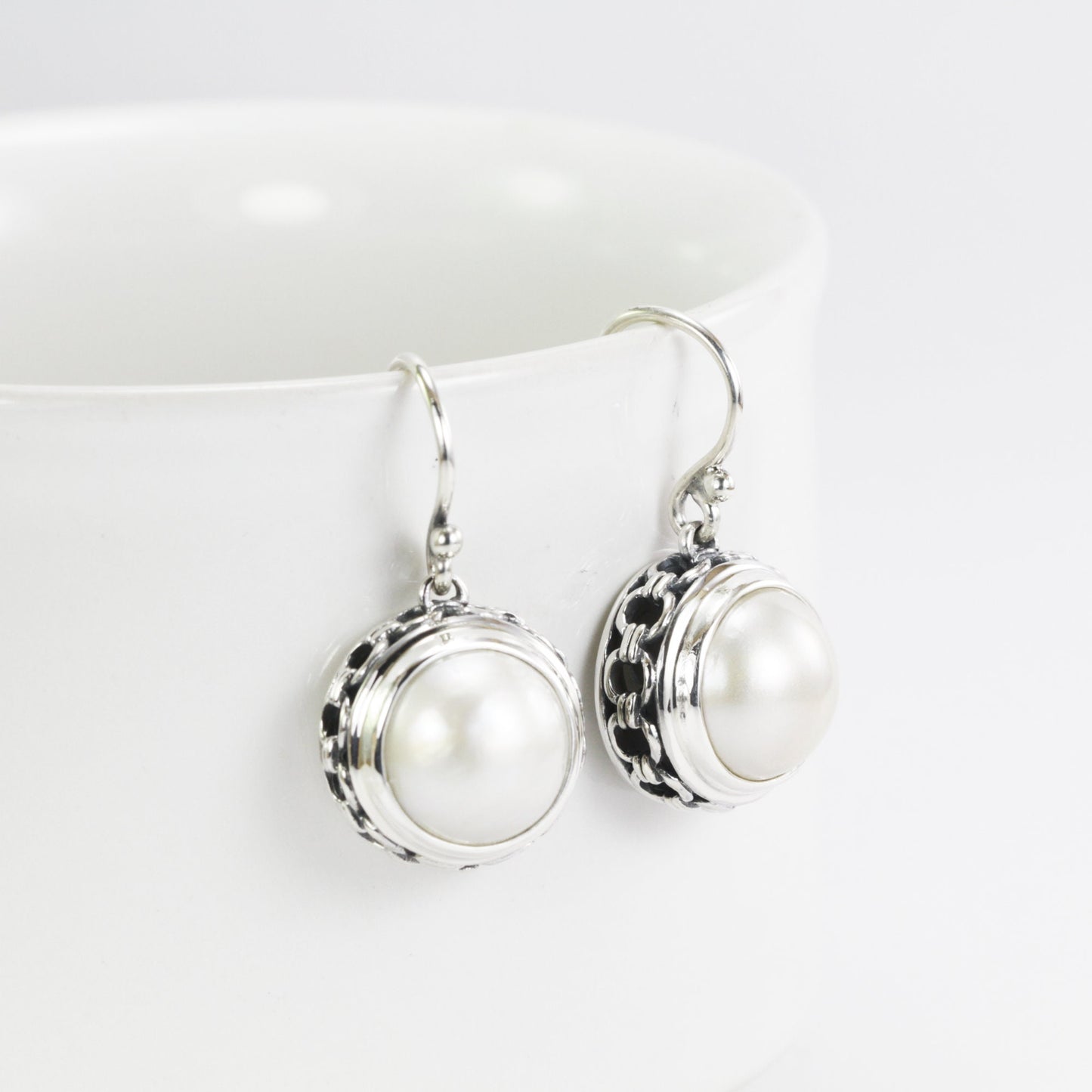 Mabe pearl earrings round dangle 925 sterling silver decorated with chain carving edge