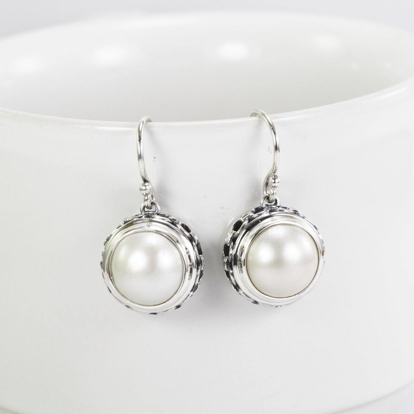 Mabe pearl earrings round dangle 925 sterling silver decorated with chain carving edge