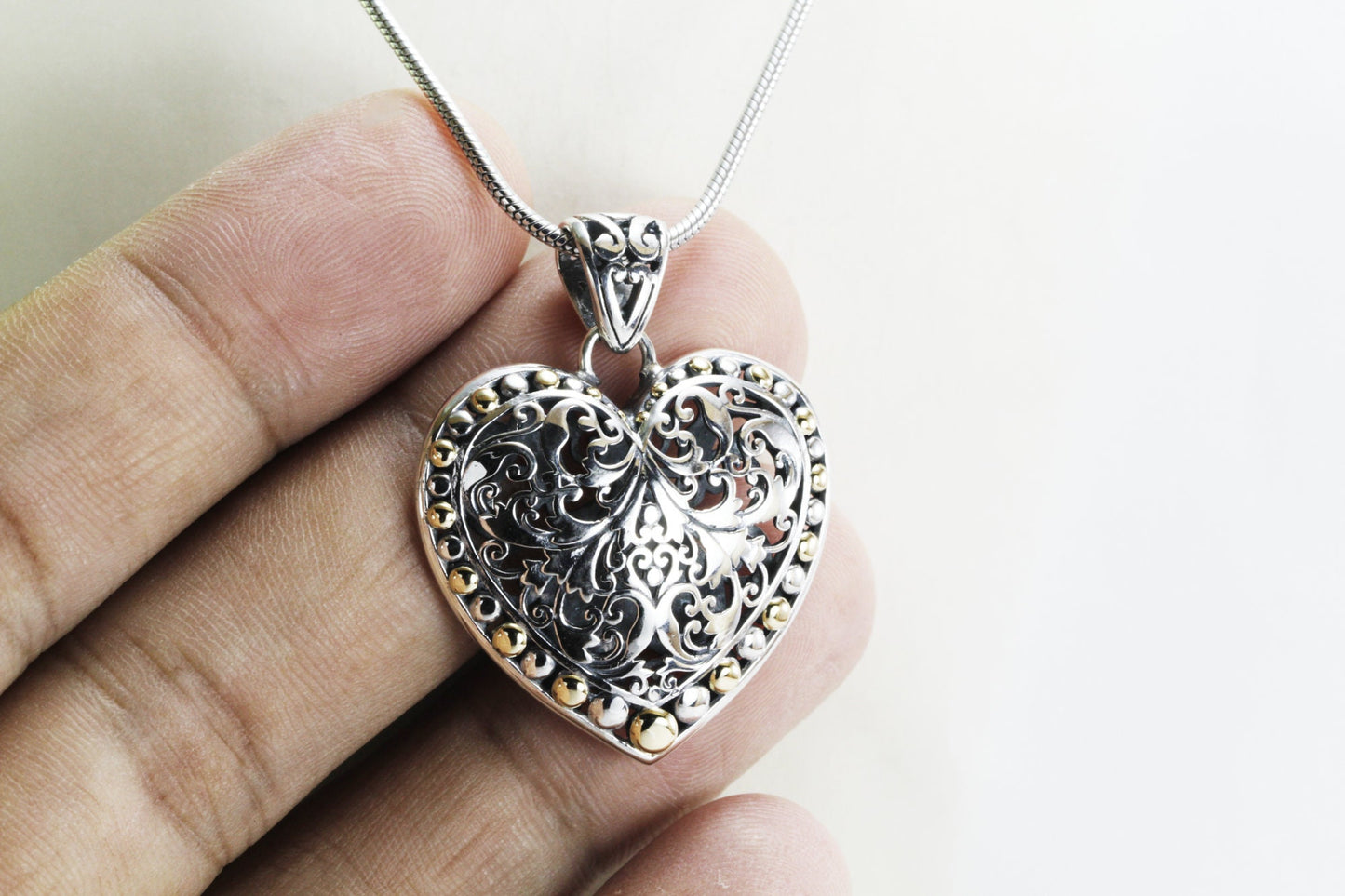 Heart pendant necklace 925 sterling silver decorated with open work royal filigree and 18K gold accent