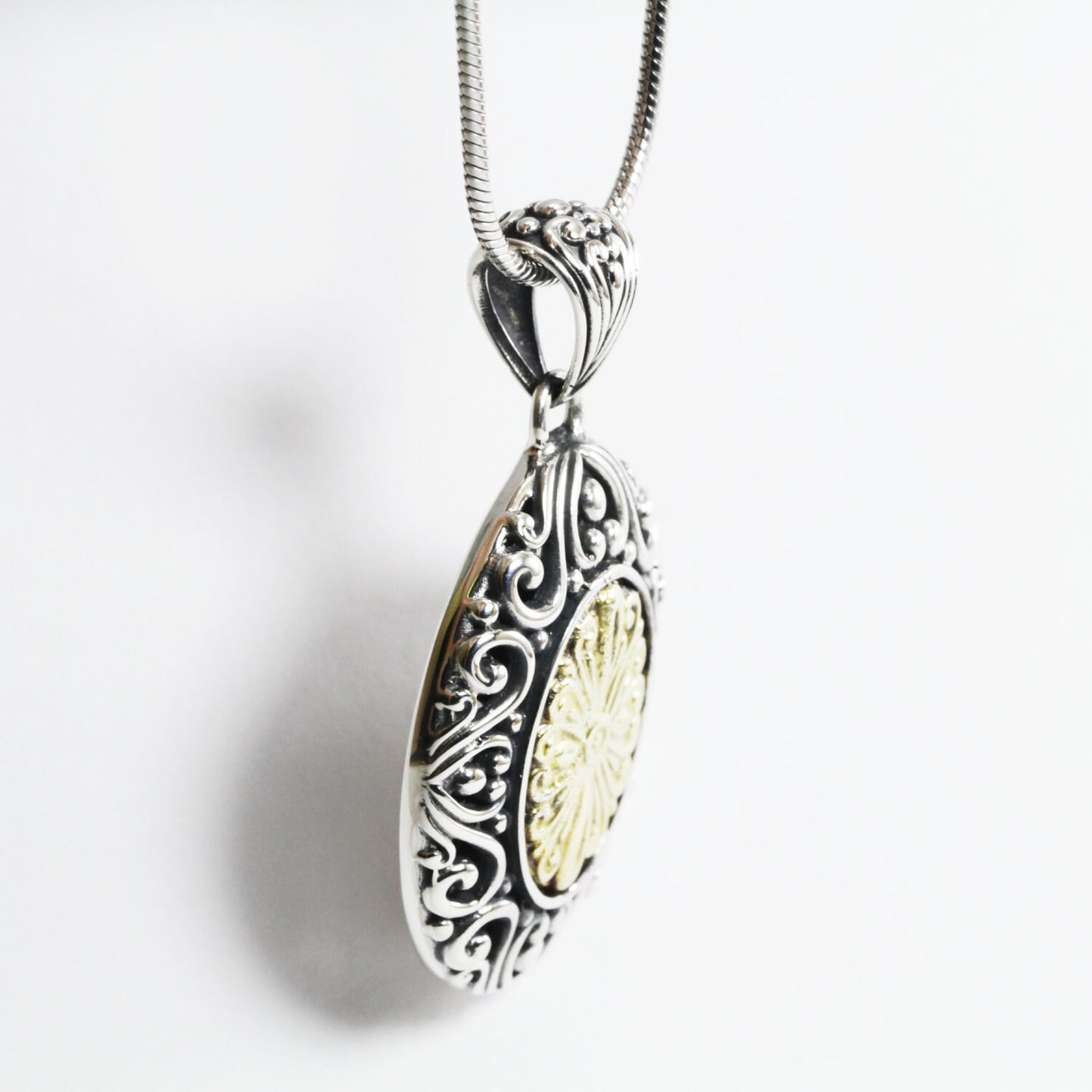 antique two tone pendant necklace 18K yellow gold decorated with royal carving art