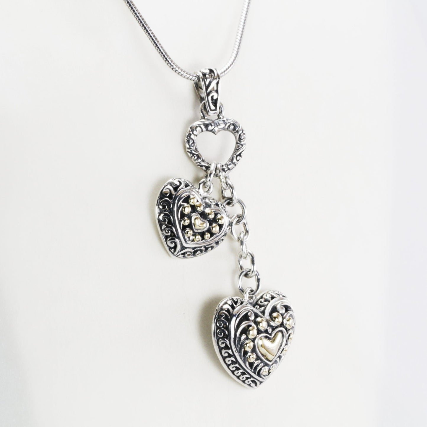 Heart shape pendant necklace 925 sterling silver 2 pcs dangle decorated with open work royal filigree and 18K gold accent