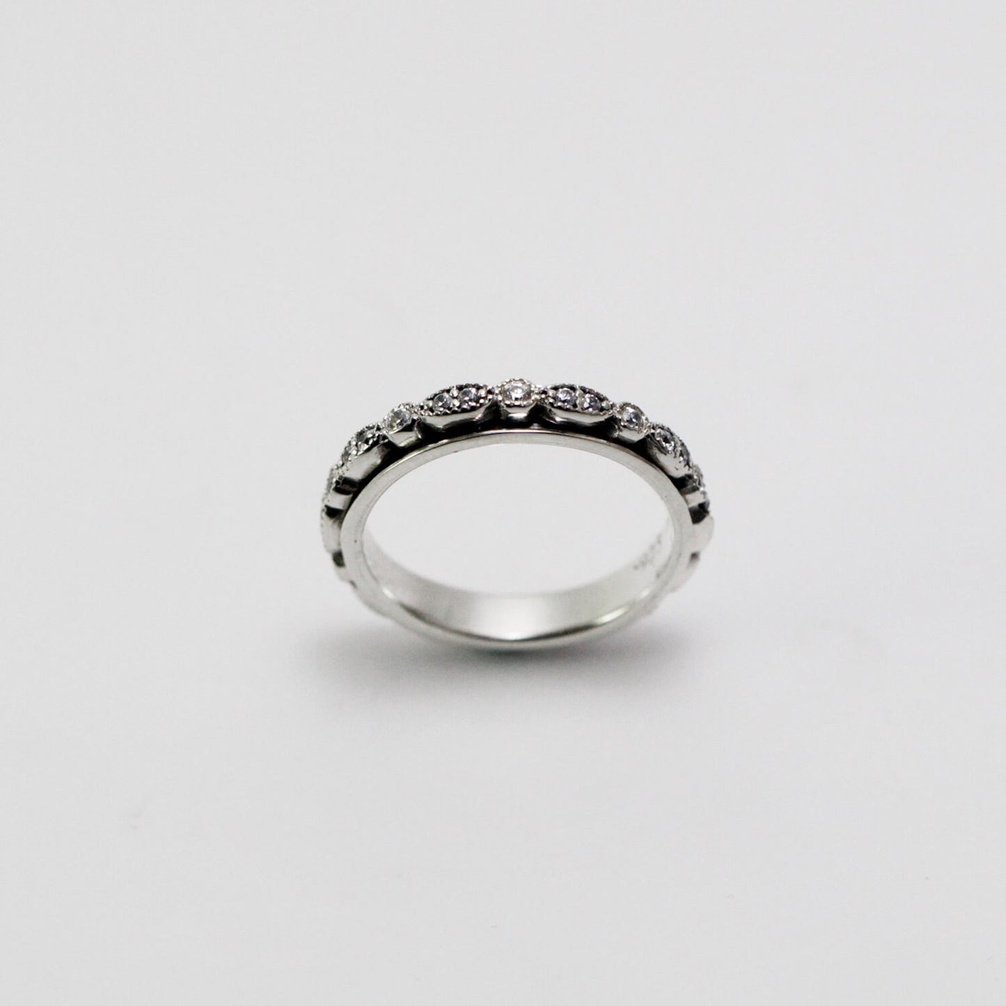 Spinner ring 925 sterling silver decorated with gems stone