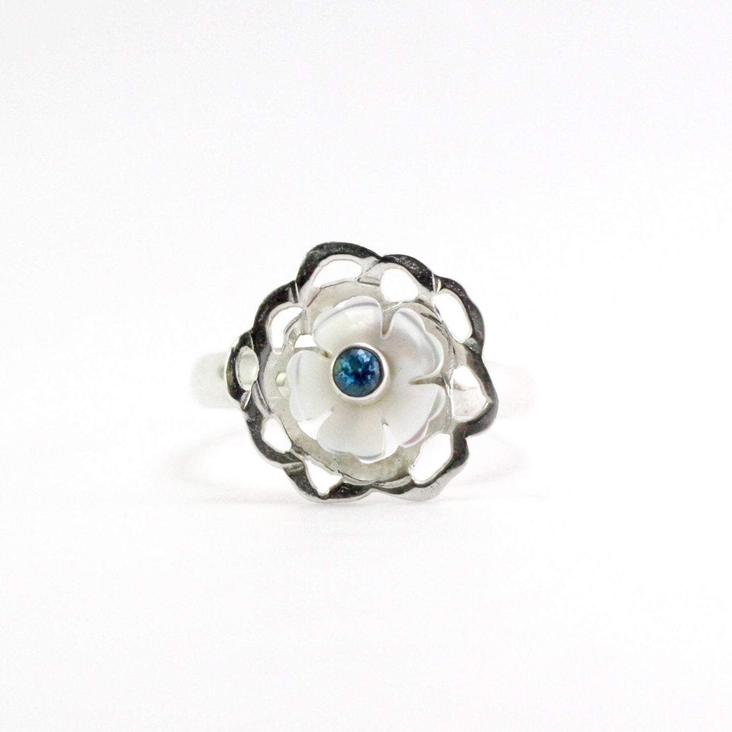 flower ring 925 sterling silver decorated with white shell and genuine blue topaz
