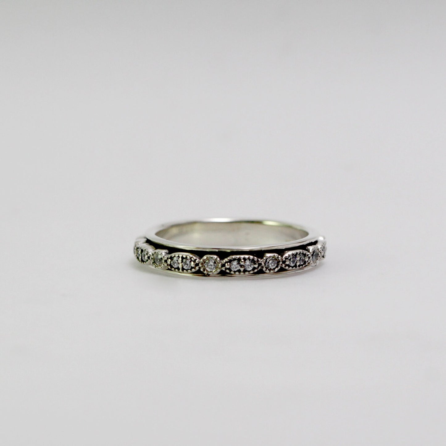Spinner ring 925 sterling silver decorated with gems stone