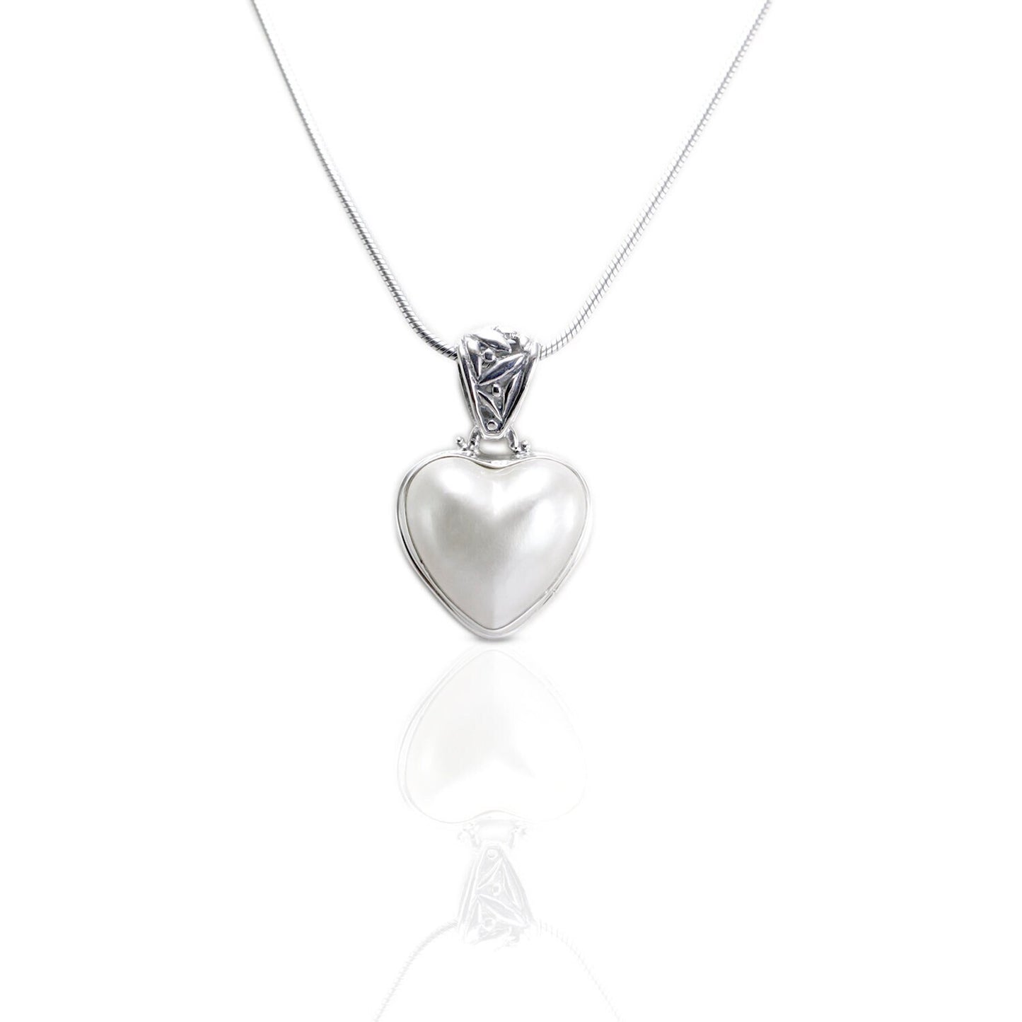 heart shape white Mabe pearl set in 925 sterling silver pendant necklace