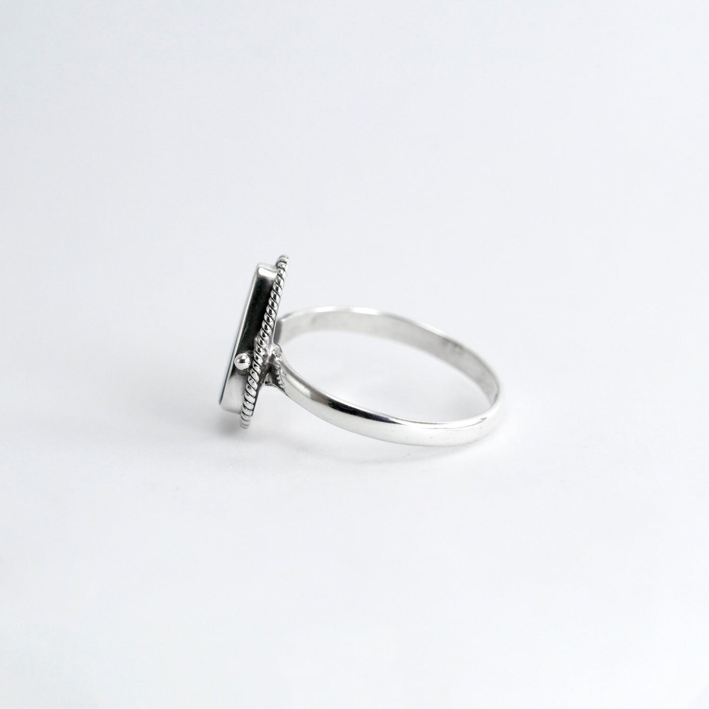 Fire Opal ring 925 sterling silver bezel set decorated with cable edge