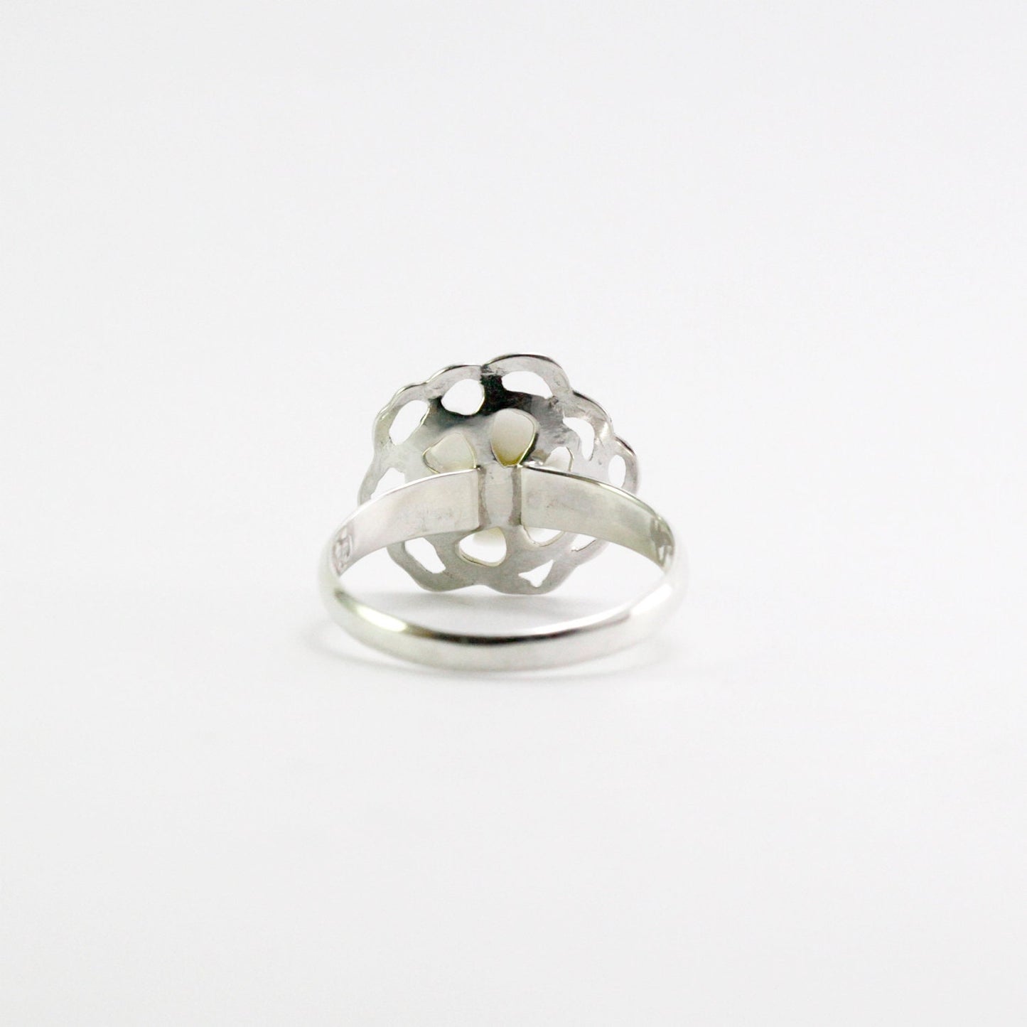 flower ring 925 sterling silver decorated with white shell and genuine blue topaz