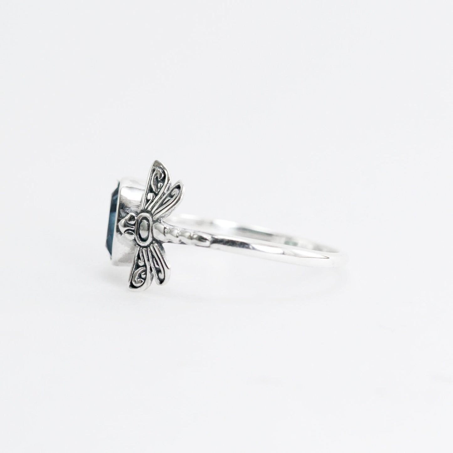 Blue topaz ring set in 925 sterling silver decorated with beautiful dragonfly