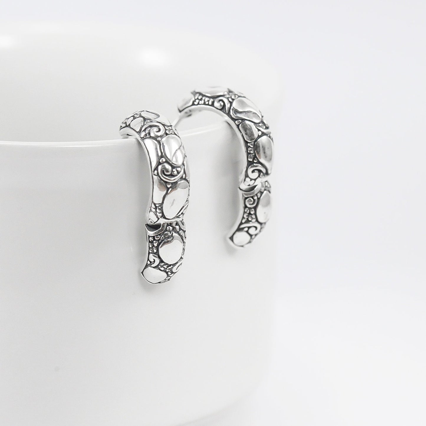 Earrings Hoop 925 sterling silver decorated with rock ornament art and push back closure for women