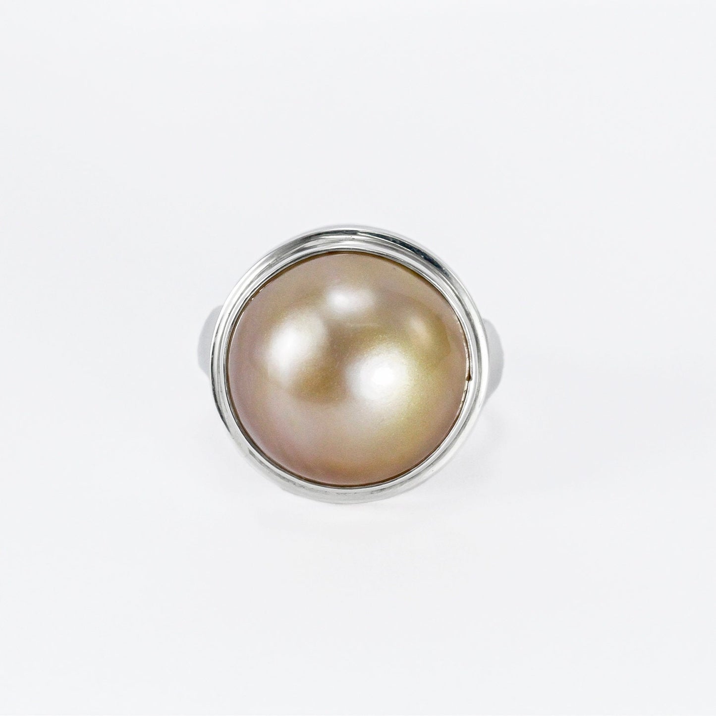 Golden mabe pearl ring 925 sterlig silver 16 mm round with double bezel set