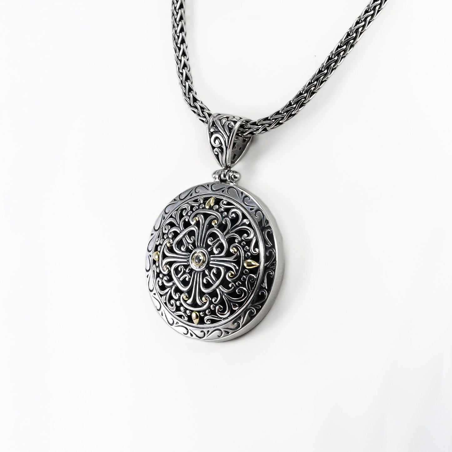 Round pendant 925 sterling silver with filigree ornament decorated with 18K real Gold
