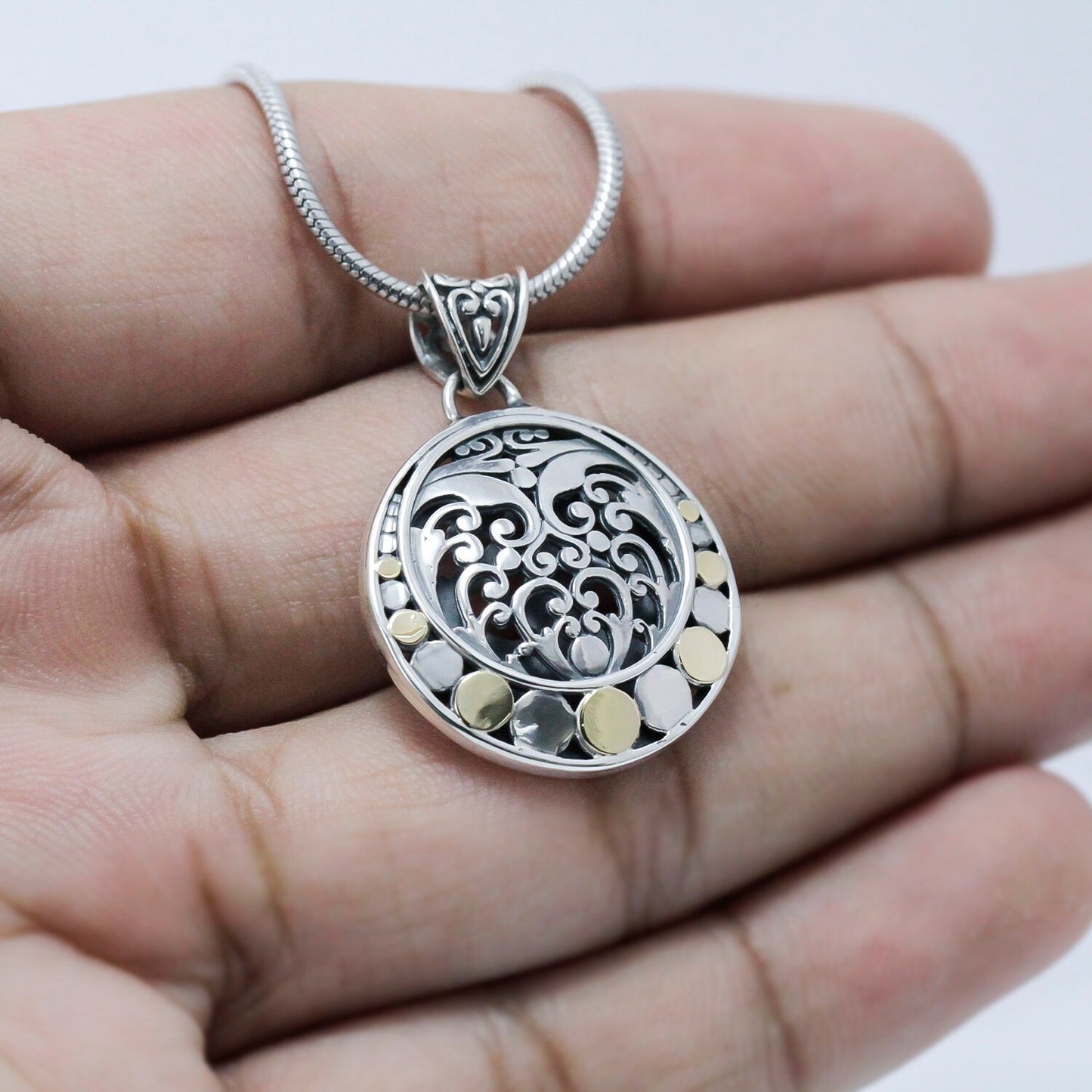 round pendant 925 sterling silver with 18K gold carving decorated with filigree ornament