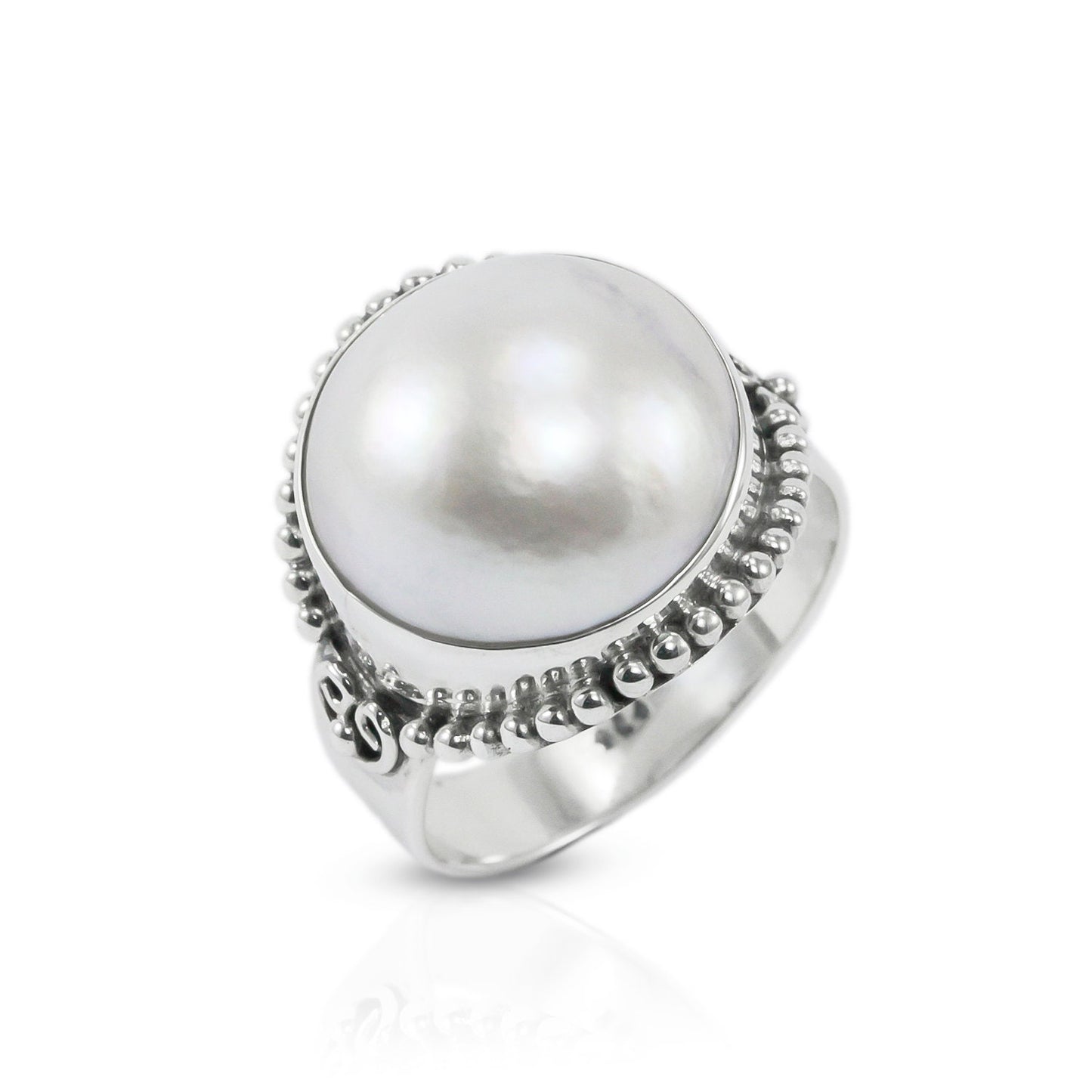White mabe pearl ring set in 925 sterling silver decorated with dot ornament