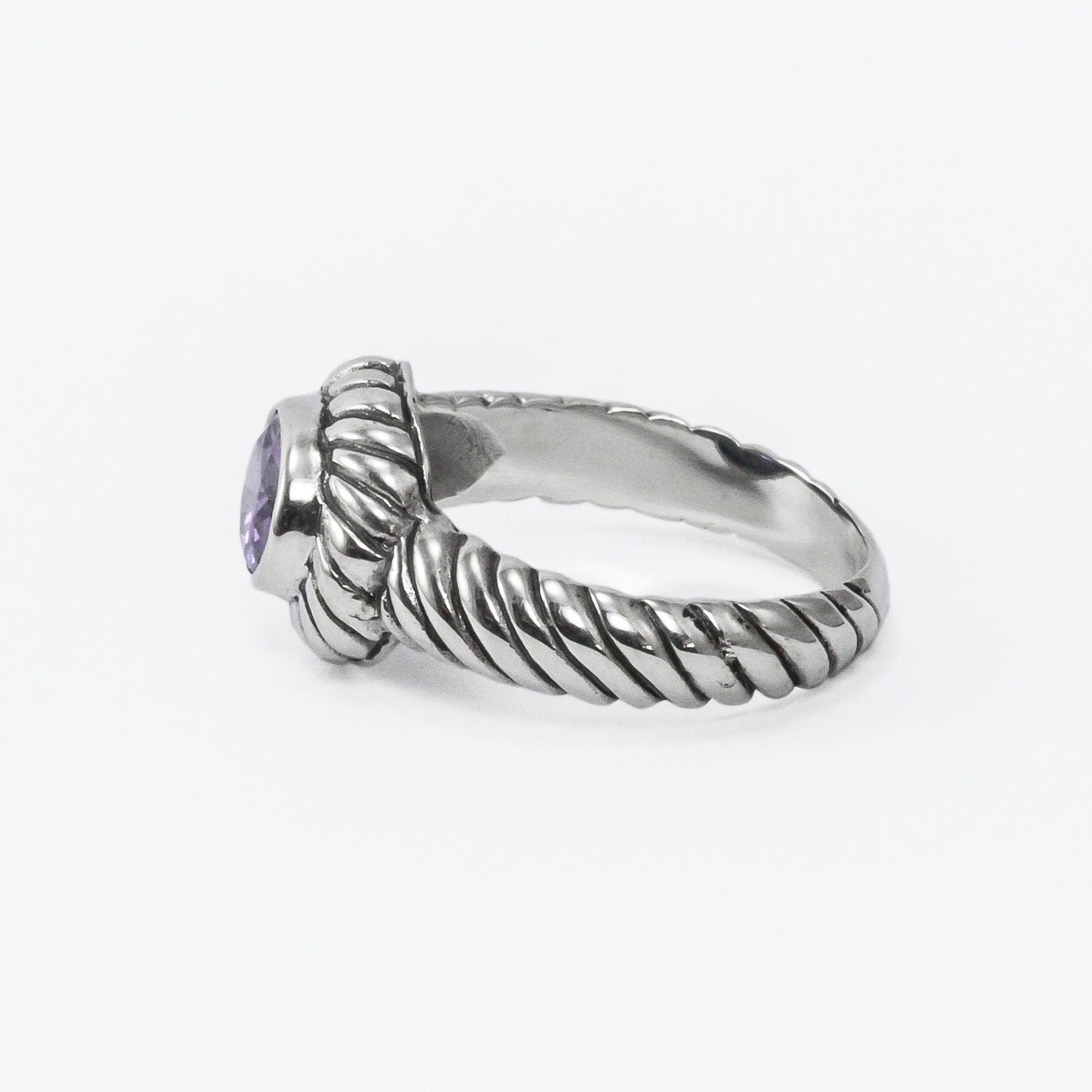 Cable style ring in 925 sterling silver with genuine amethyst