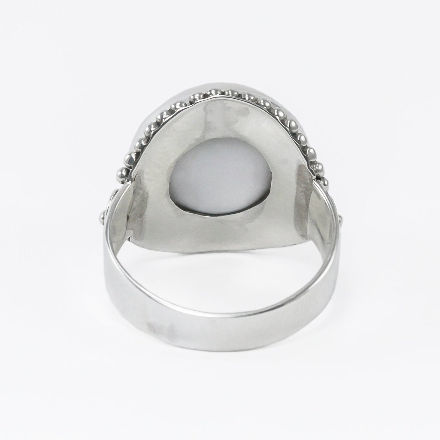 White mabe pearl ring set in 925 sterling silver decorated with dot ornament