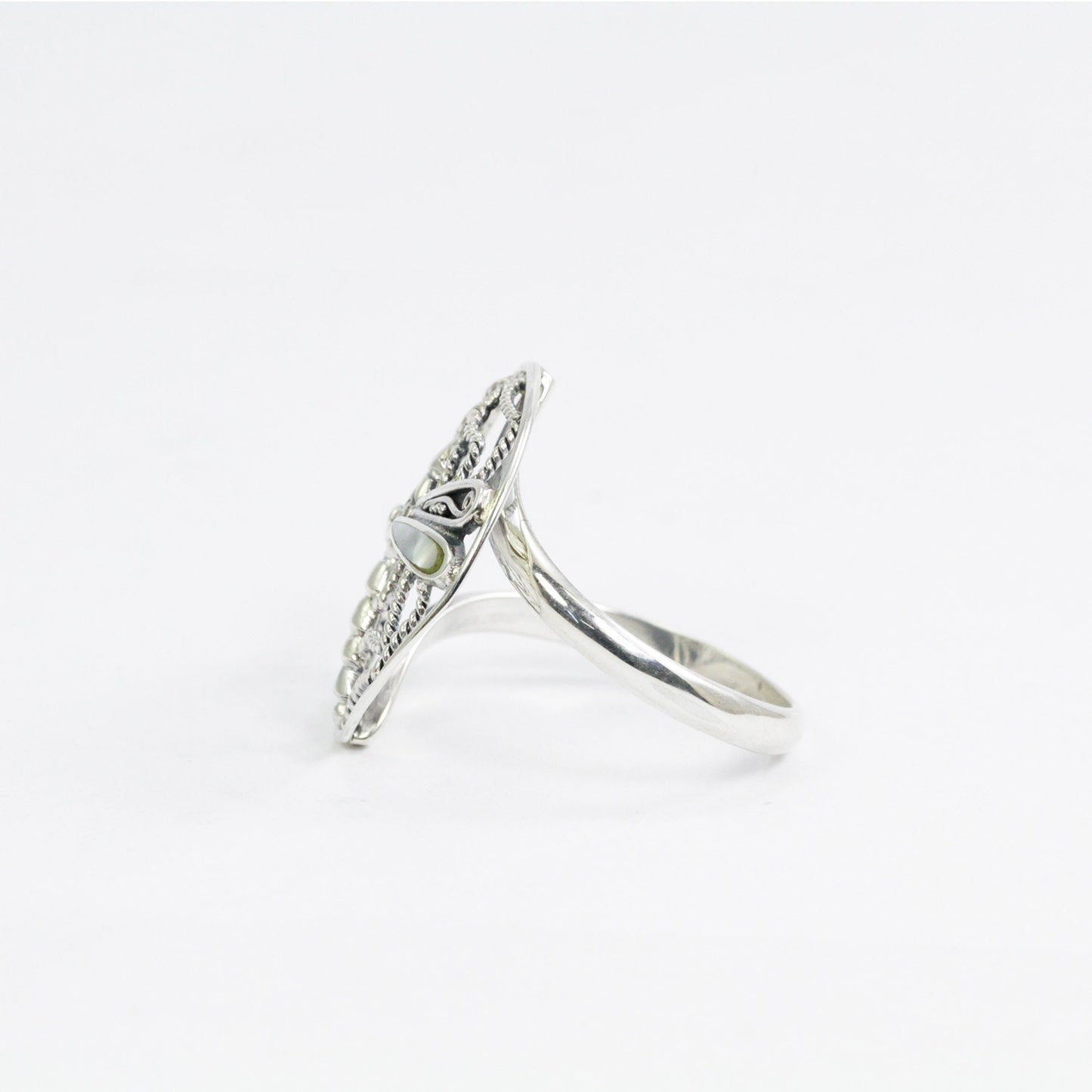 Spiderweb ring 925 sterling silver decorated with dragonfly ornament and white shell