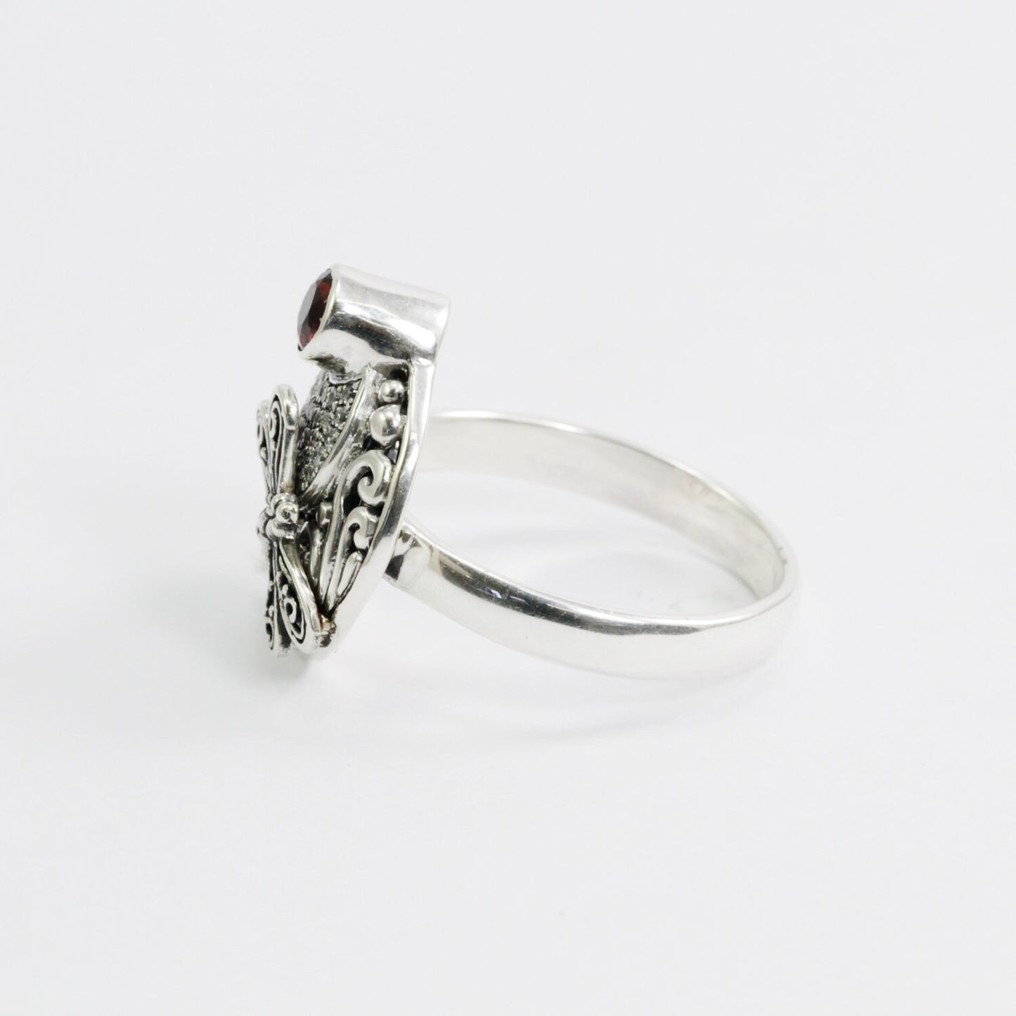 Circle ring 925 sterling silver with natural garnet decorated with dragonfly filigree ornament