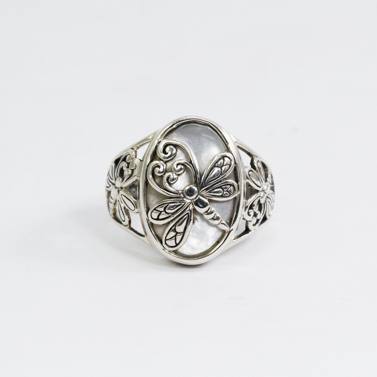 Dragonfly ring with genuine white shell decorated with dragonfly ornament