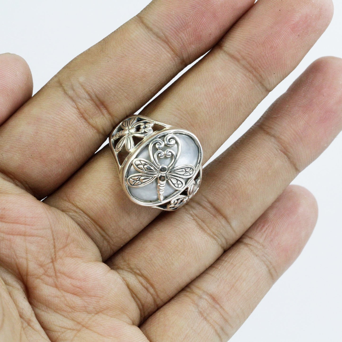 Dragonfly ring with genuine white shell decorated with dragonfly ornament