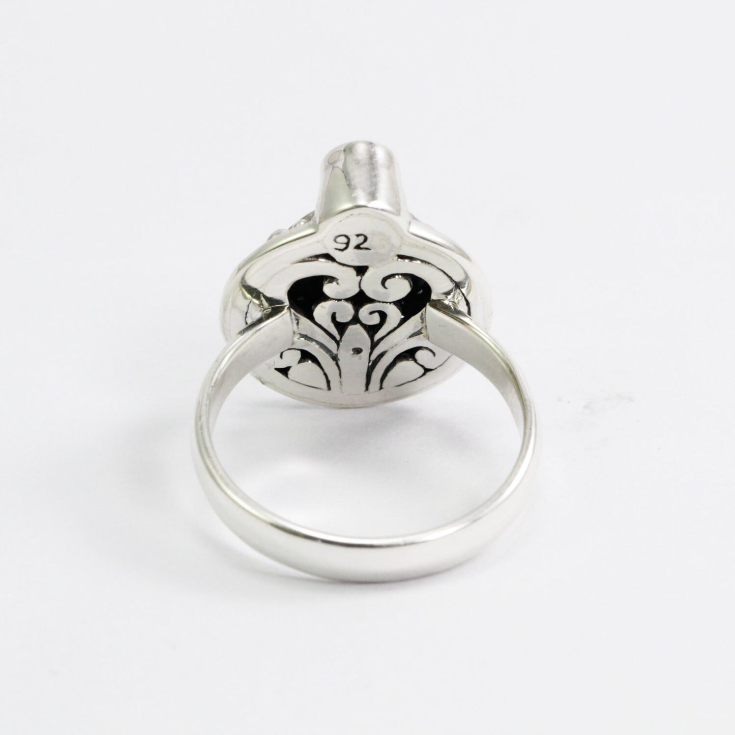 Circle ring 925 sterling silver with natural garnet decorated with dragonfly filigree ornament