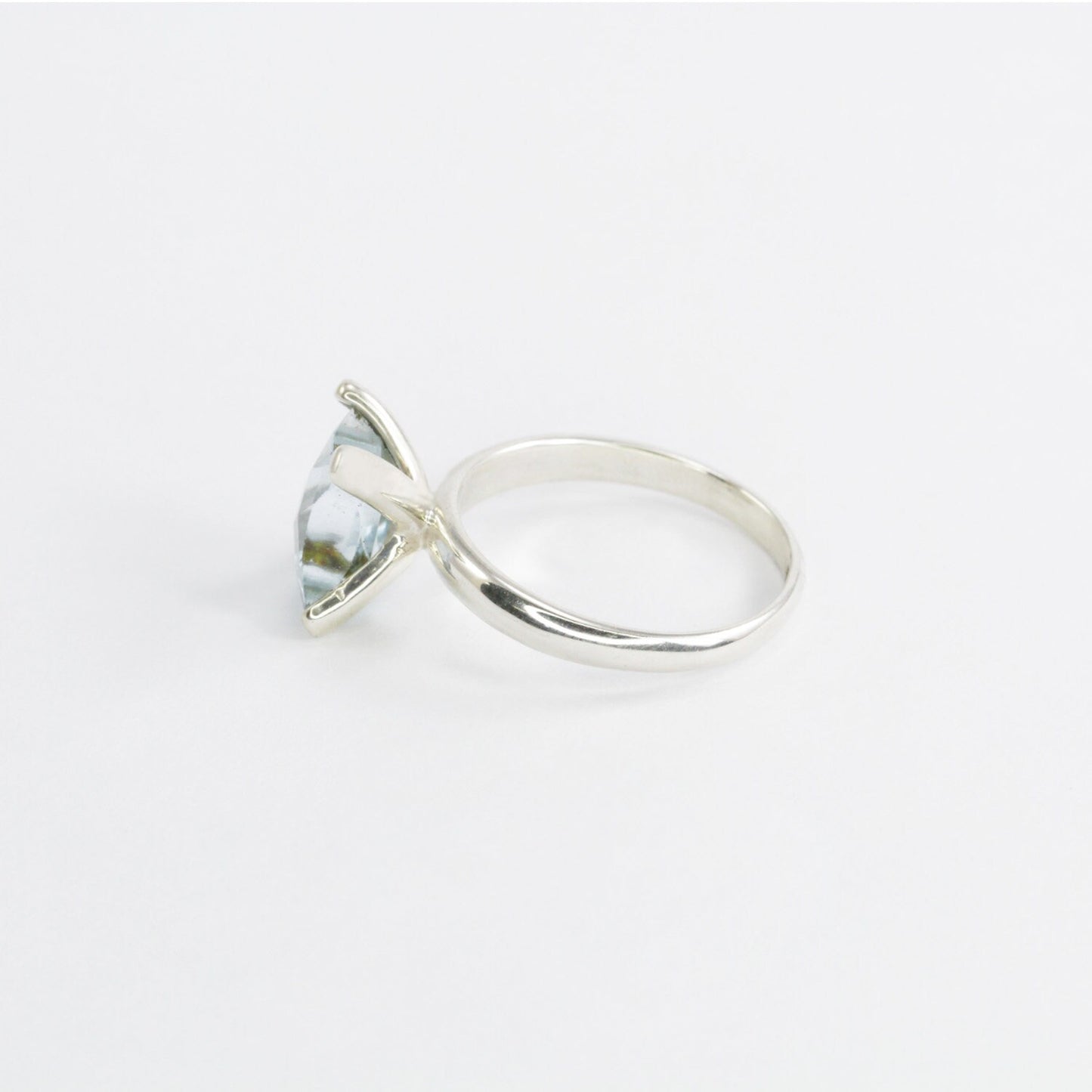 sky Blue Topaz ring set in 925 sterling silver ring, solitaire ring with sky blue topaz