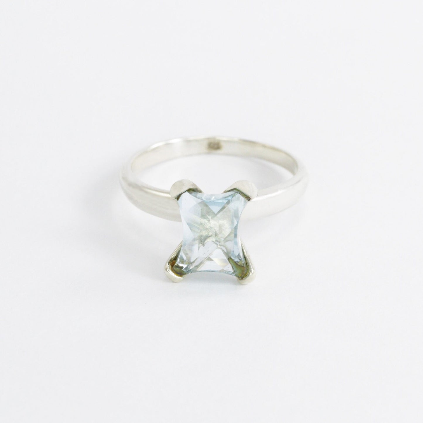 sky Blue Topaz ring set in 925 sterling silver ring, solitaire ring with sky blue topaz