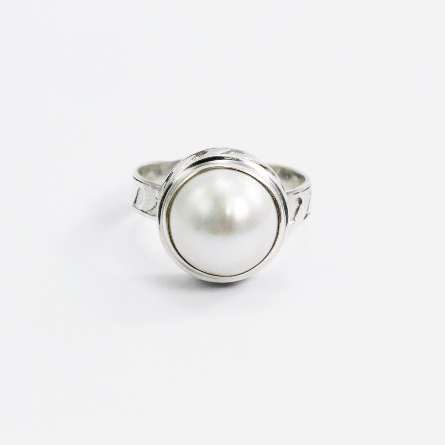 white mabe pearl ring 12 MM set in 925 sterling silver decorated with wave ornament