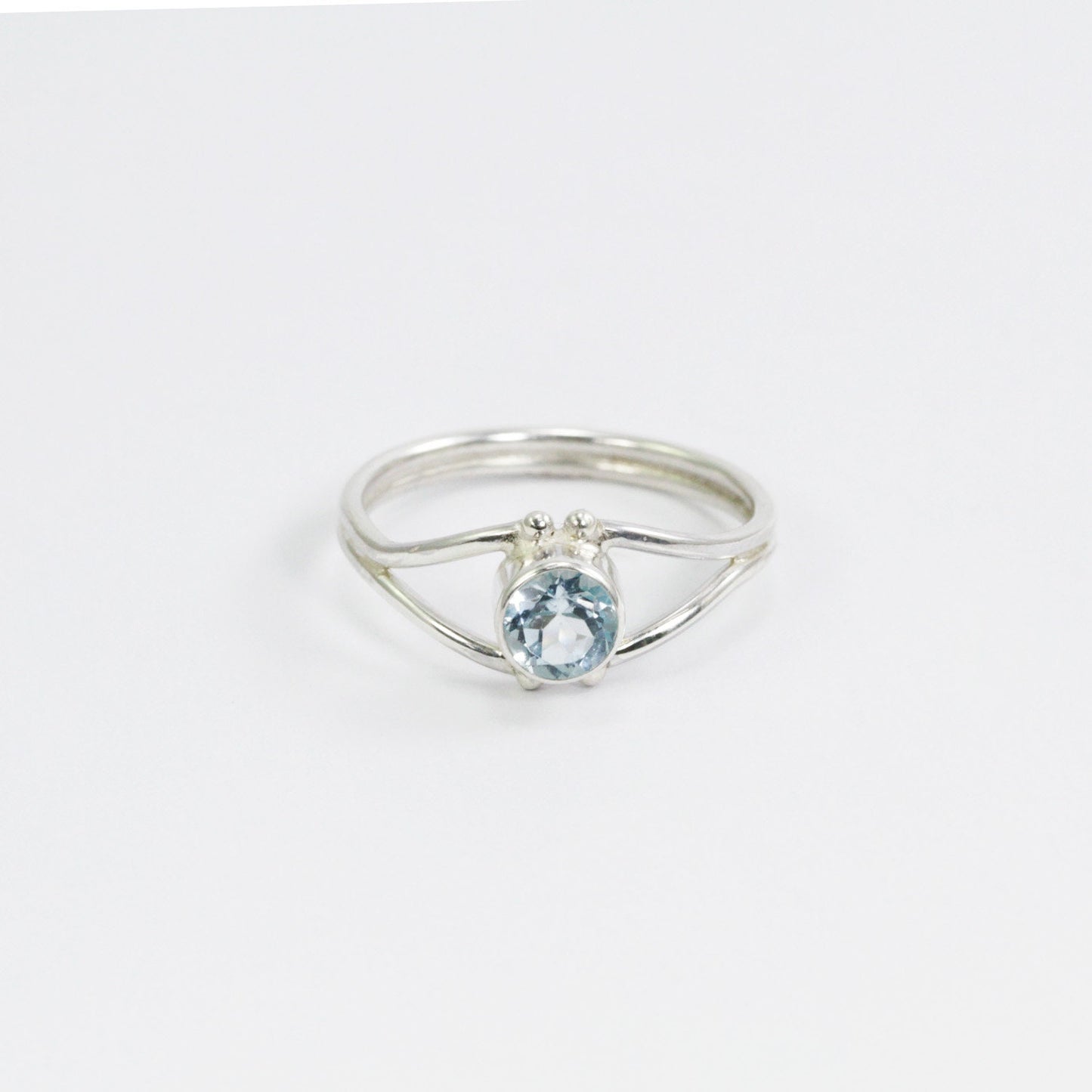 split shank ring 925 sterling silver with genuine round sky blue topaz