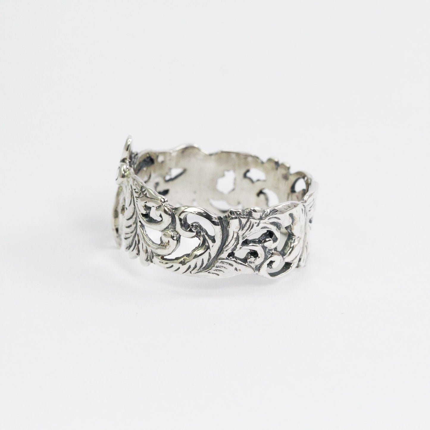 Wide band ring 925 sterling silver with floral ornament and dragonfly