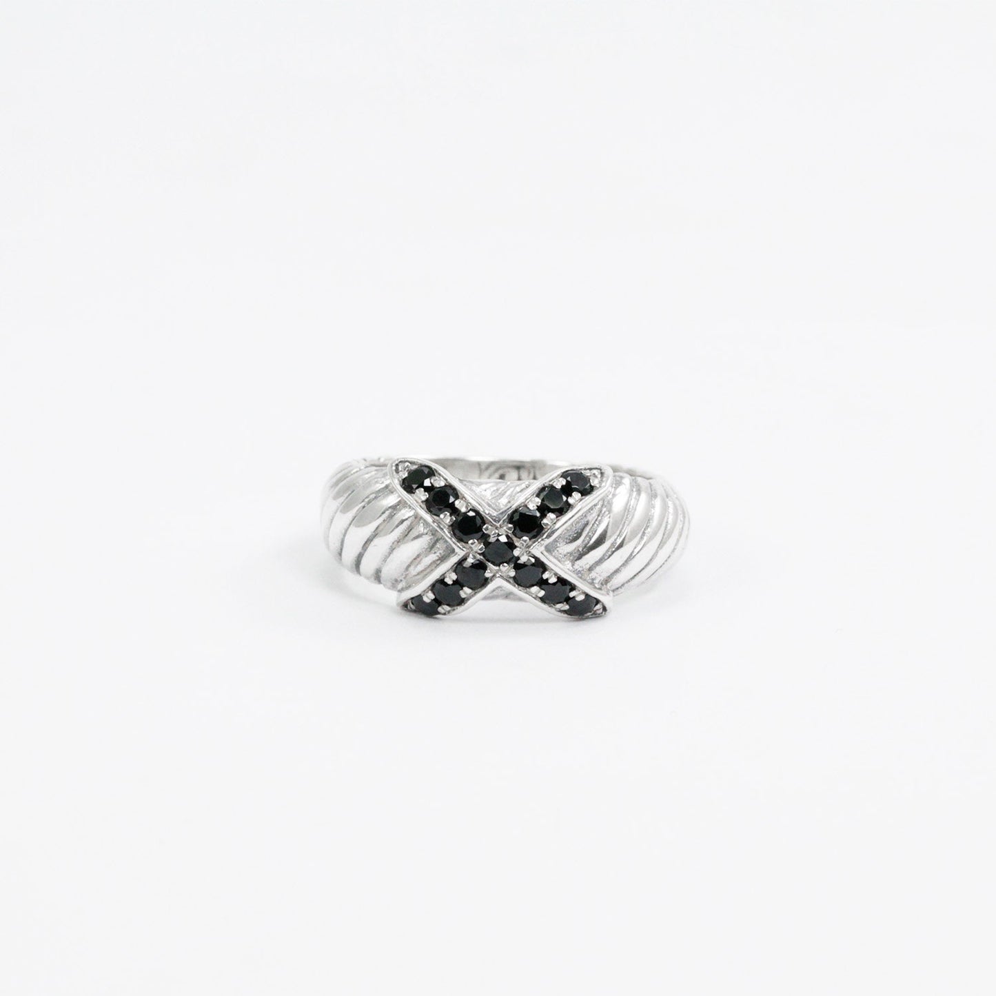 black stone ring 925 sterling silver decorated with cable shank style