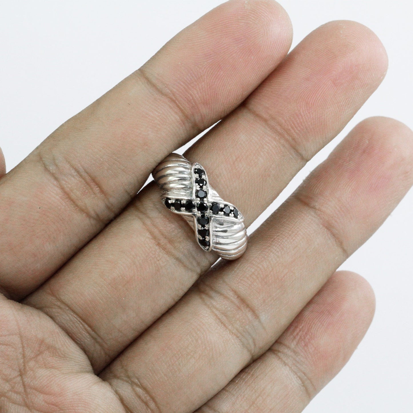 black stone ring 925 sterling silver decorated with cable shank style