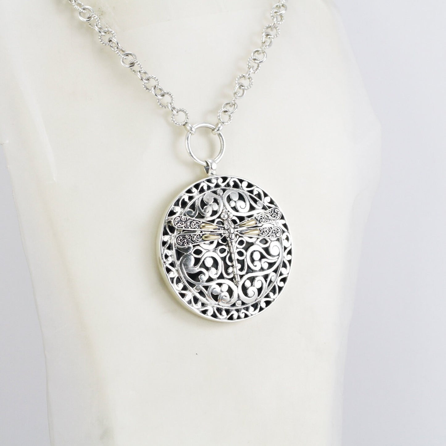 Dragonfly pendant in 925 sterling silver and 18 yellow gold decorated with beautiful open work filigree