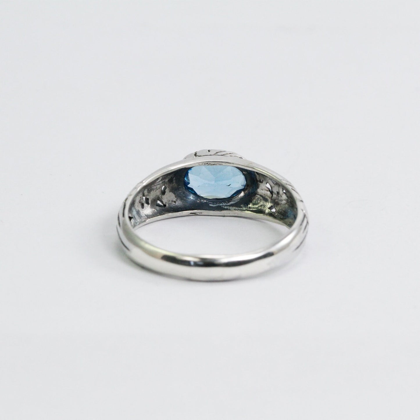 blue topaz ring 925 sterling silver decorated with filigree ornament