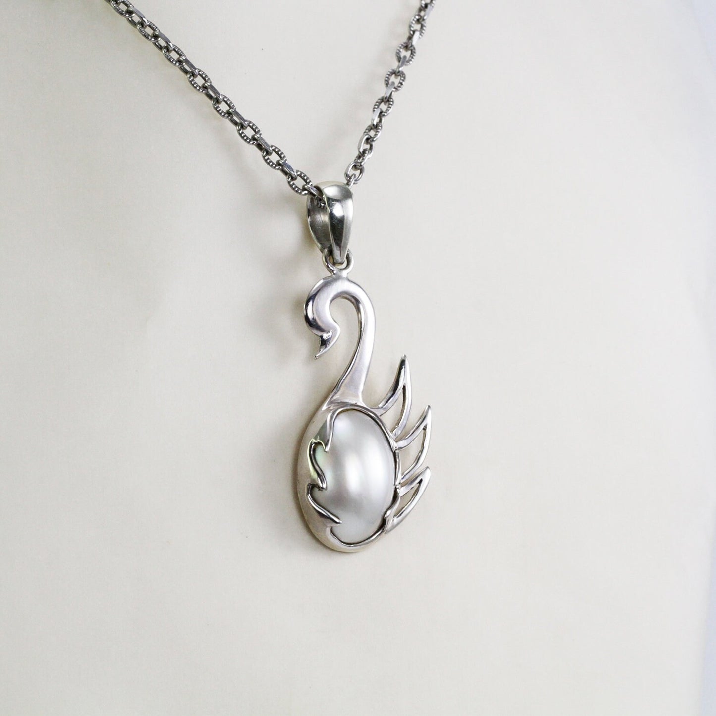 goose pendant necklace 925 sterling silver with genuine oval mabe pearl