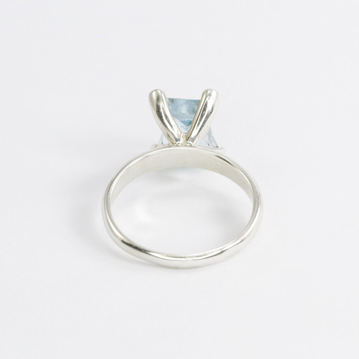 sky Blue Topaz ring set in 925 sterling silver ring, solitaire ring with sky blue topaz