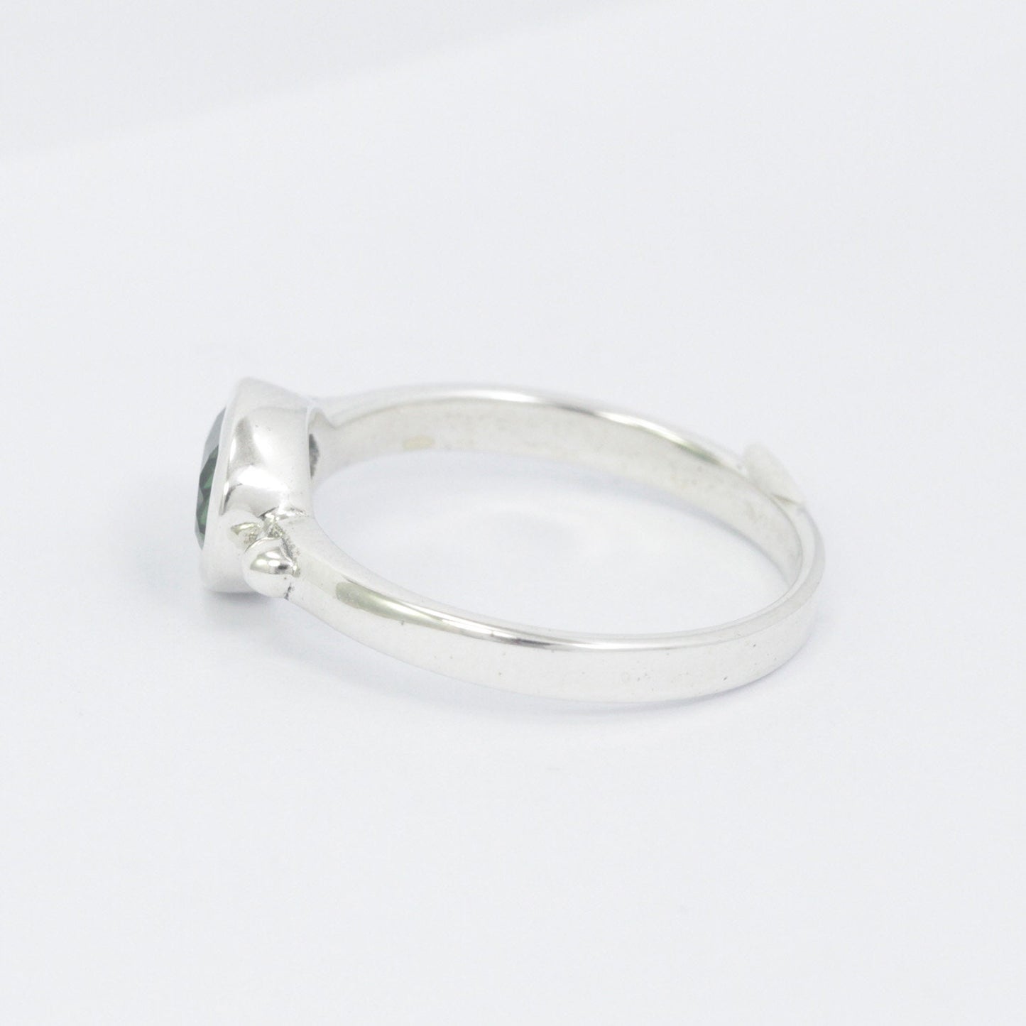 green quarts crystal ring 925 sterling silver, solitaire ring with green crystal