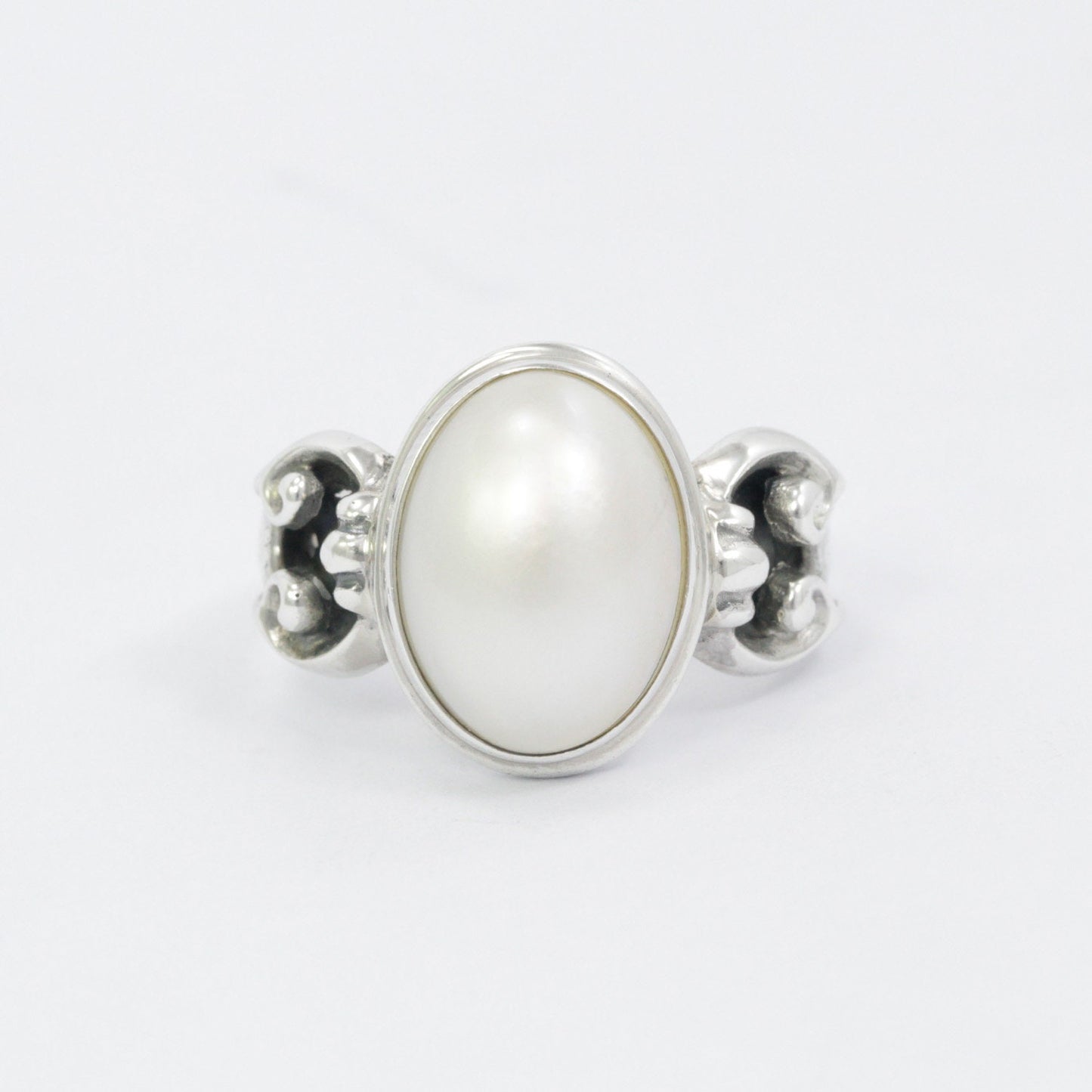 oval pearl ring 925 sterling silver decorated with swirl filigree ornament bezel setting